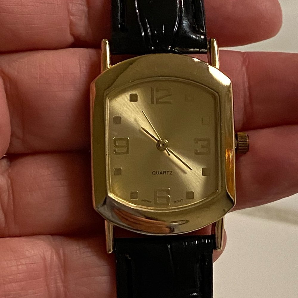 New Mens/Womens Analog Quartz Japan Movement Gold Tone Watch with New Battery